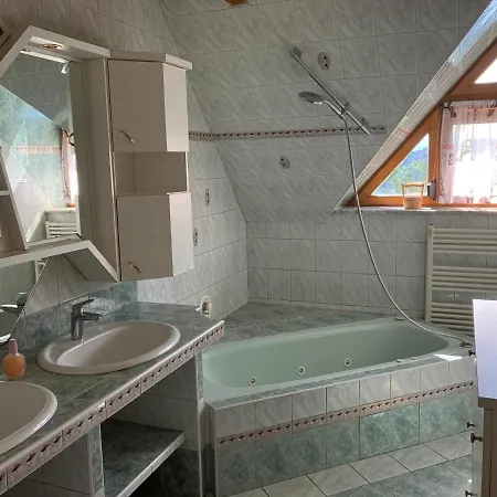 Apartmán Mit Pool Und Aussicht *