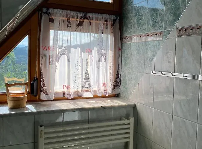 Mit Pool Und Aussicht